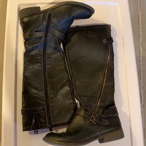 Black Mossimo boots